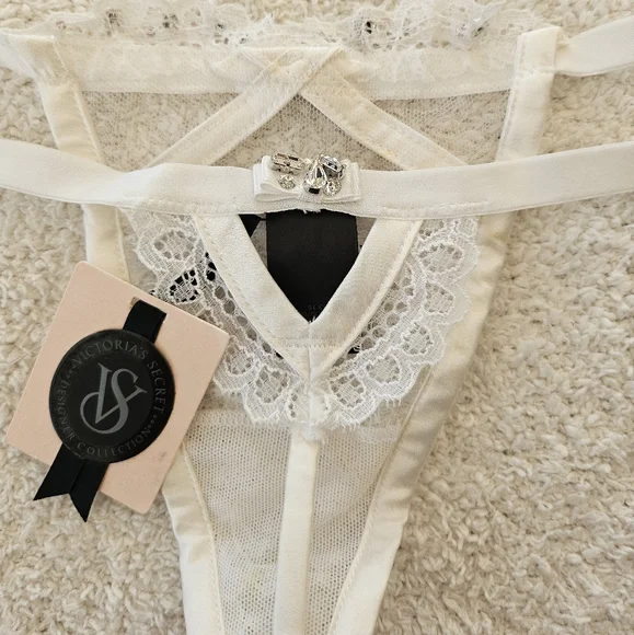 Victorias Secret Designer Collection Swarovski Crystal White Lace Unlined Set